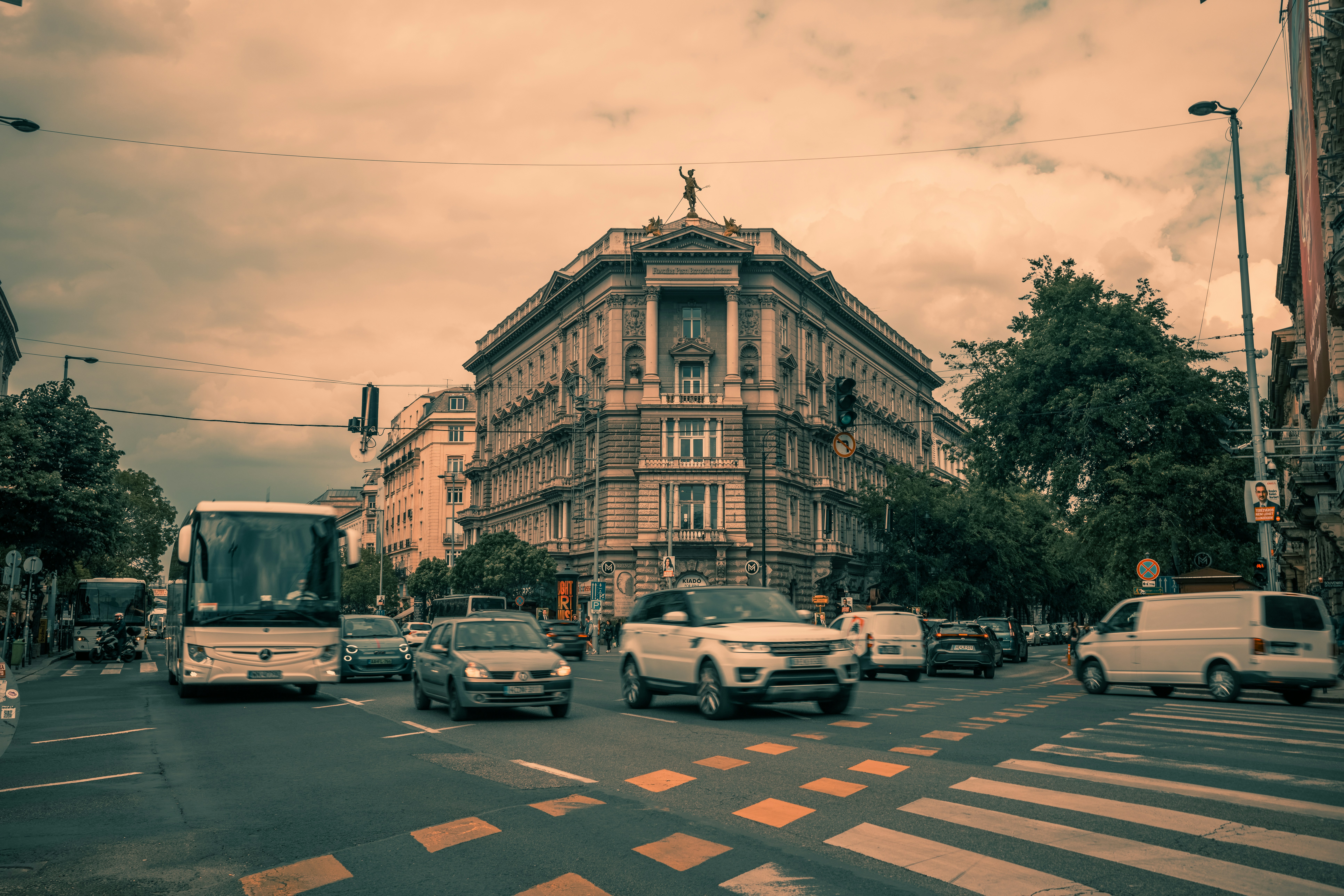 a city street filled with lots of traffic
