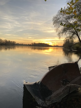 a boat that is sitting in the water