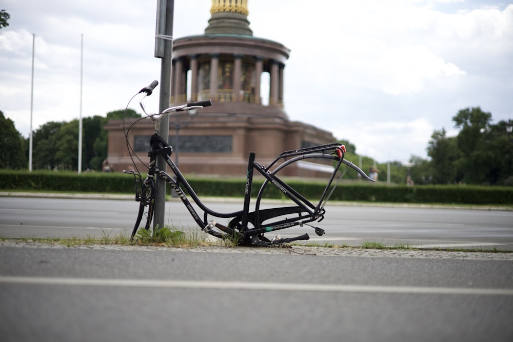 a bike that is laying on the ground