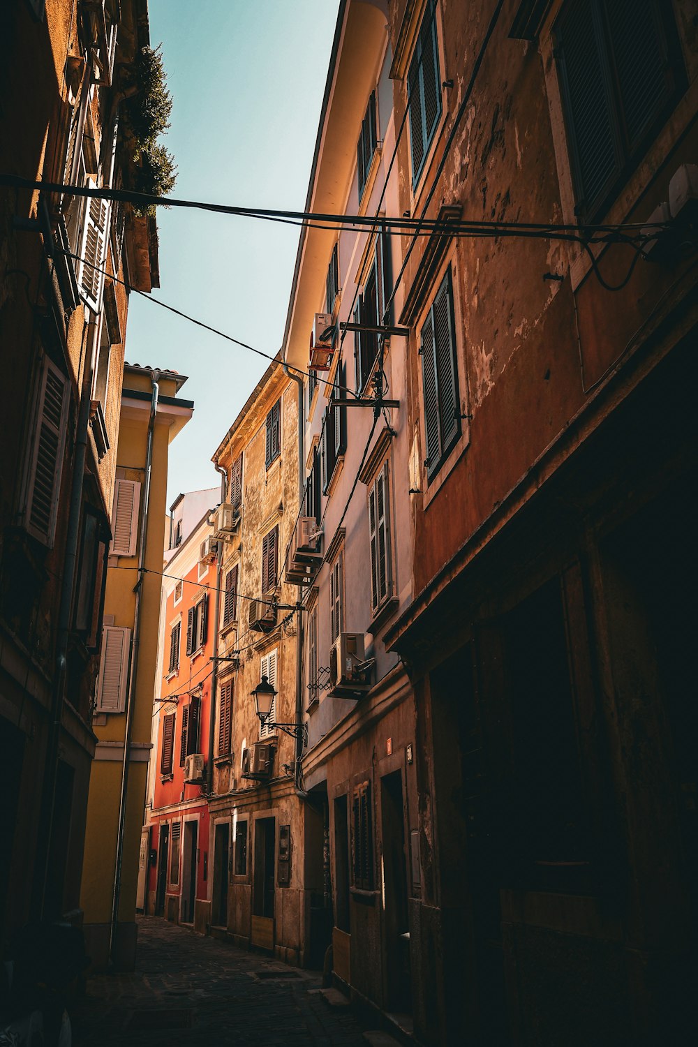 a narrow alleyway in a city with old buildings