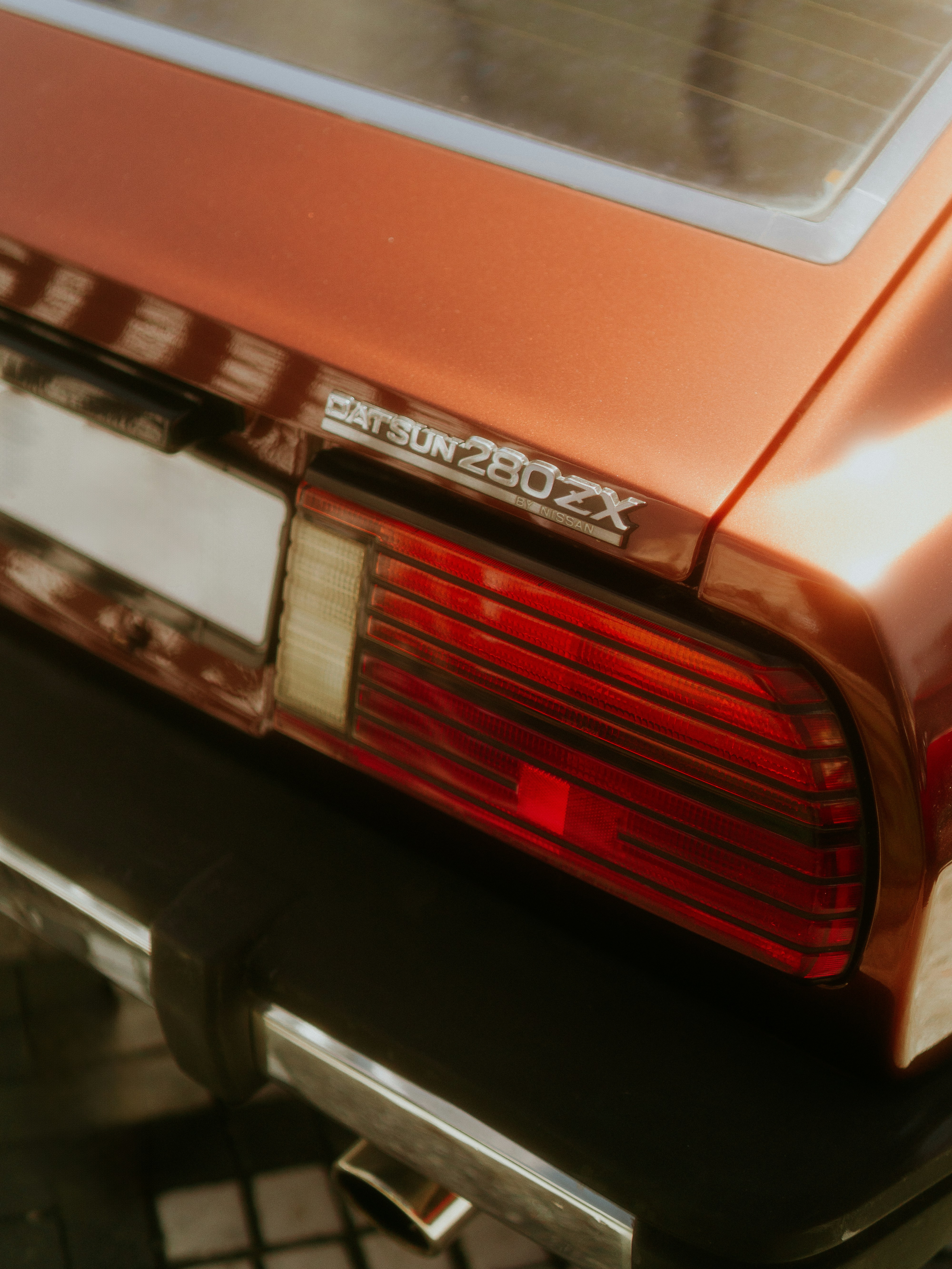 Datsun 240Z orange classic, ilustrasi artikel Rev Up Your Screen: Ultimate Collection of Datsun 240Z JDM Wallpapers 8