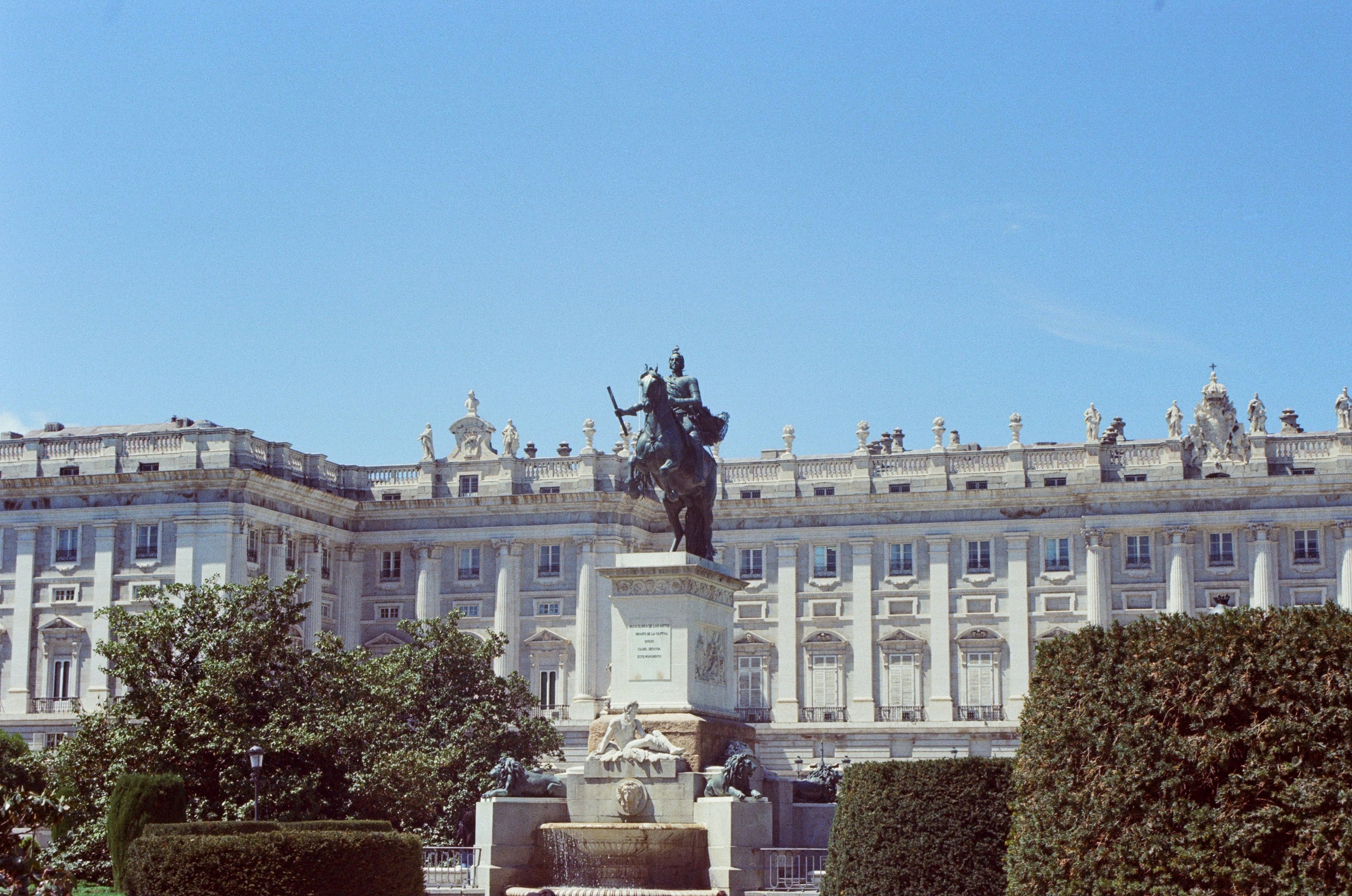 a statue of a man on a horse in front of a building