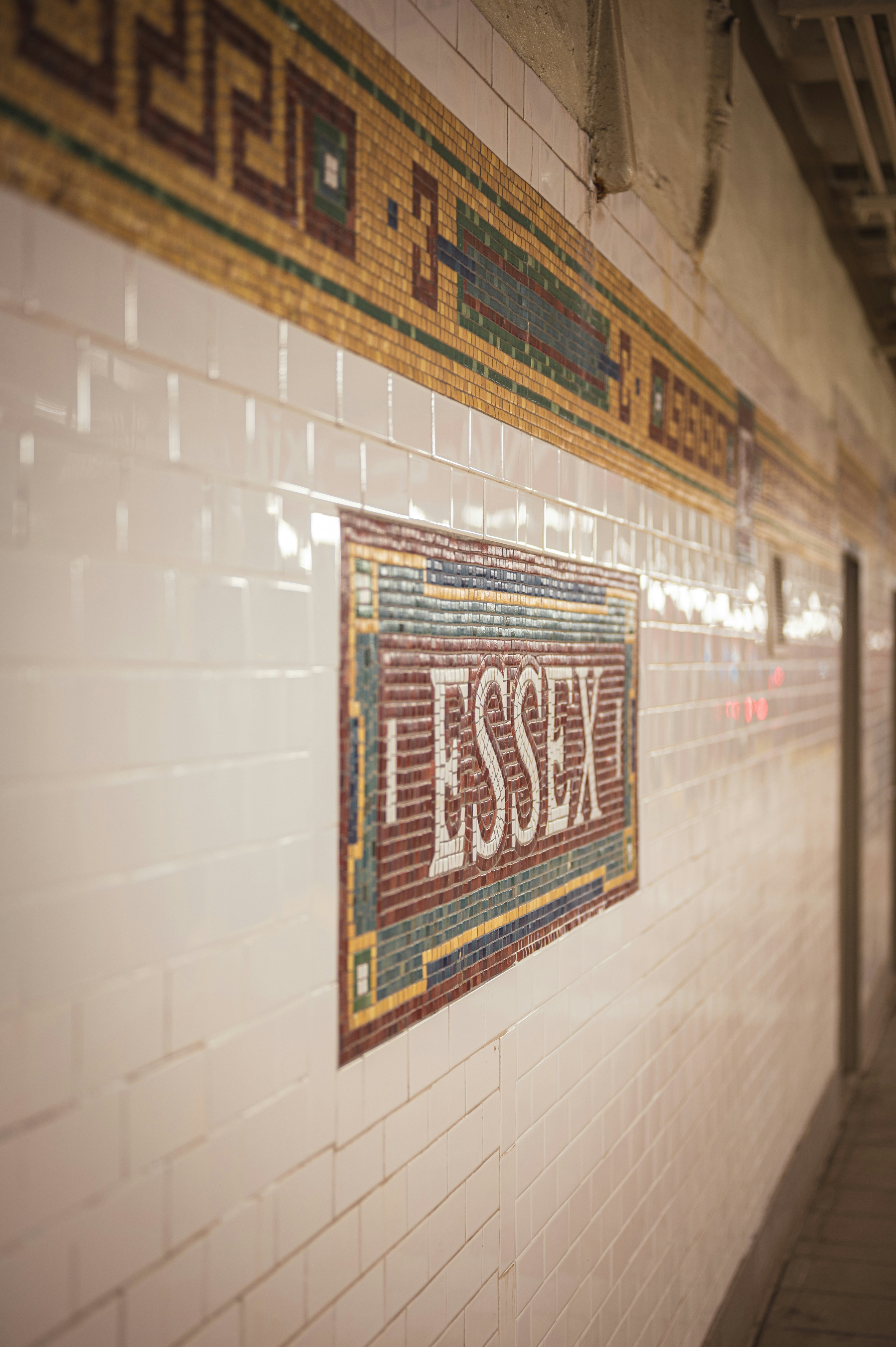 a sign on the wall of a subway station