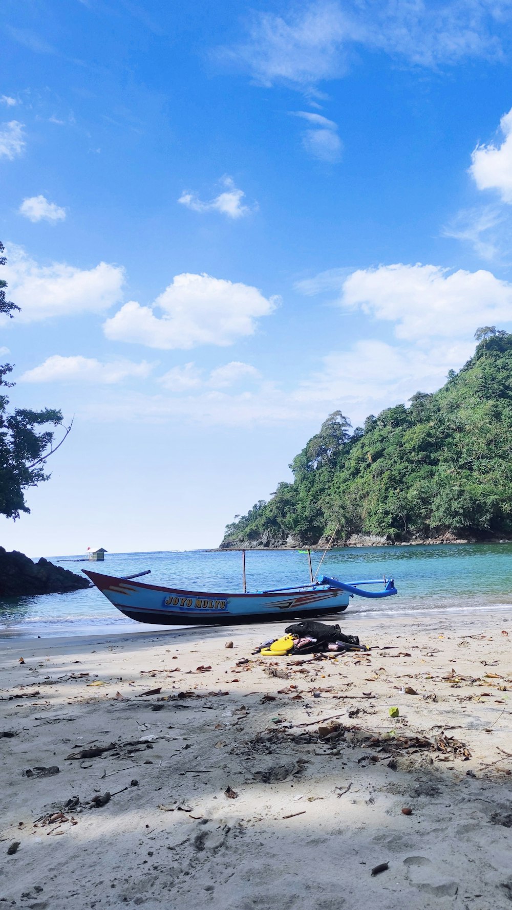 a boat sitting on top of a sandy beach