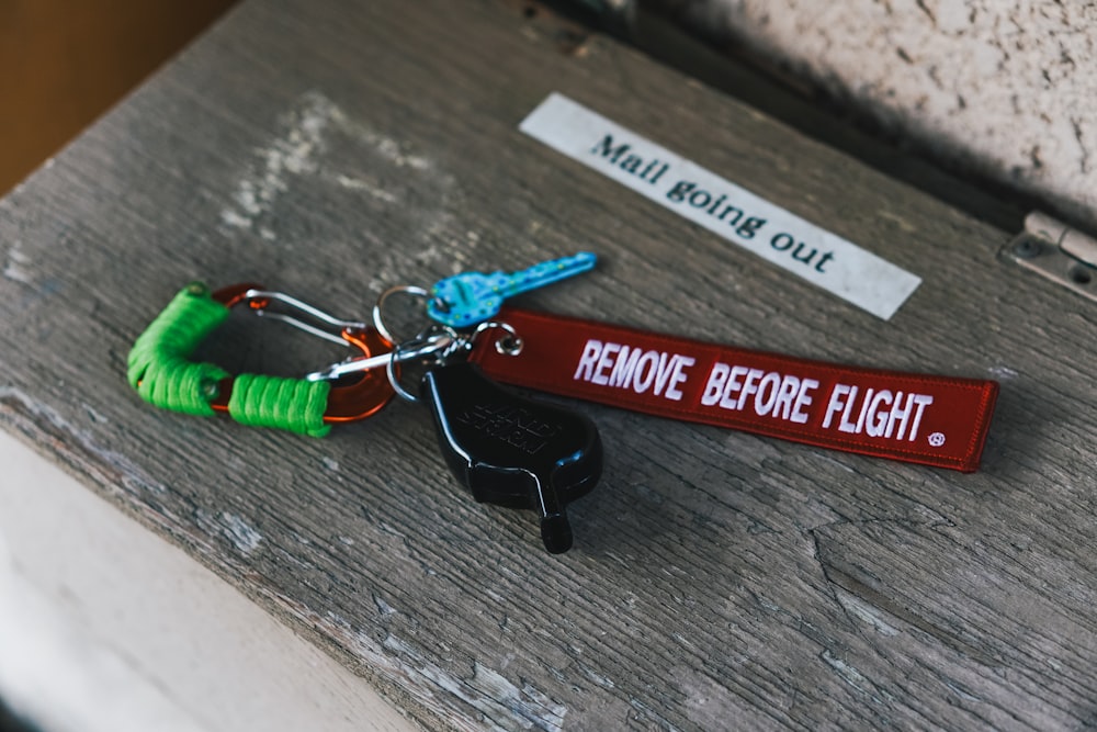 a keychain that says remove before flight