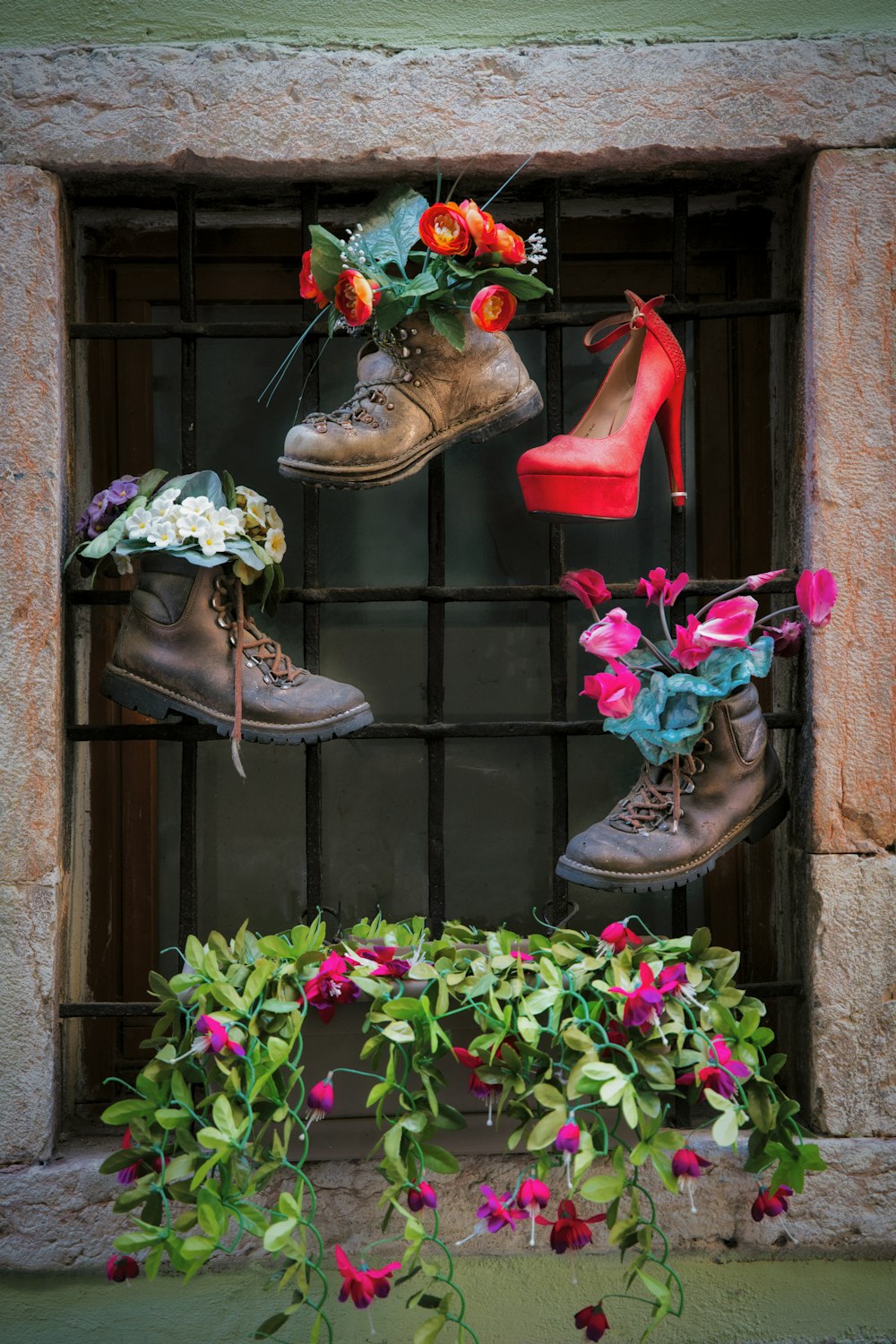 a bunch of shoes that are on a window sill