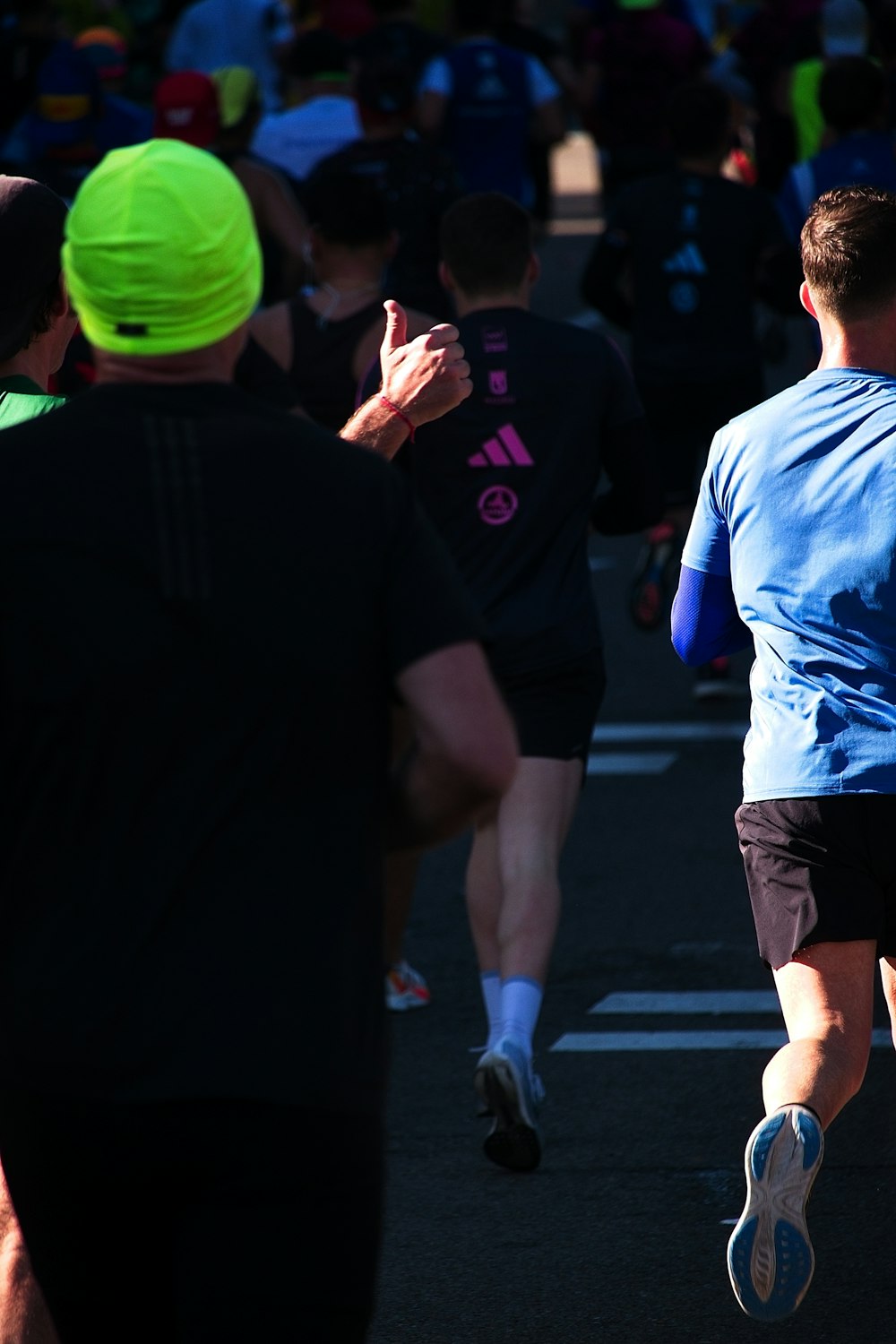 a group of people running in a marathon