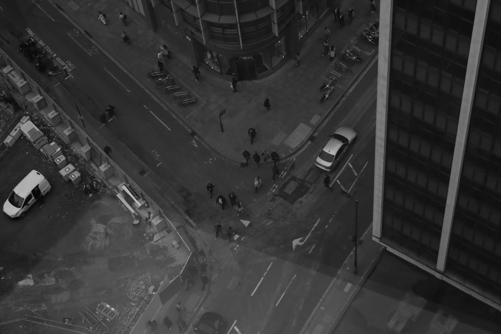 a black and white photo of a city street