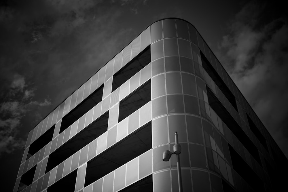 a black and white photo of a building