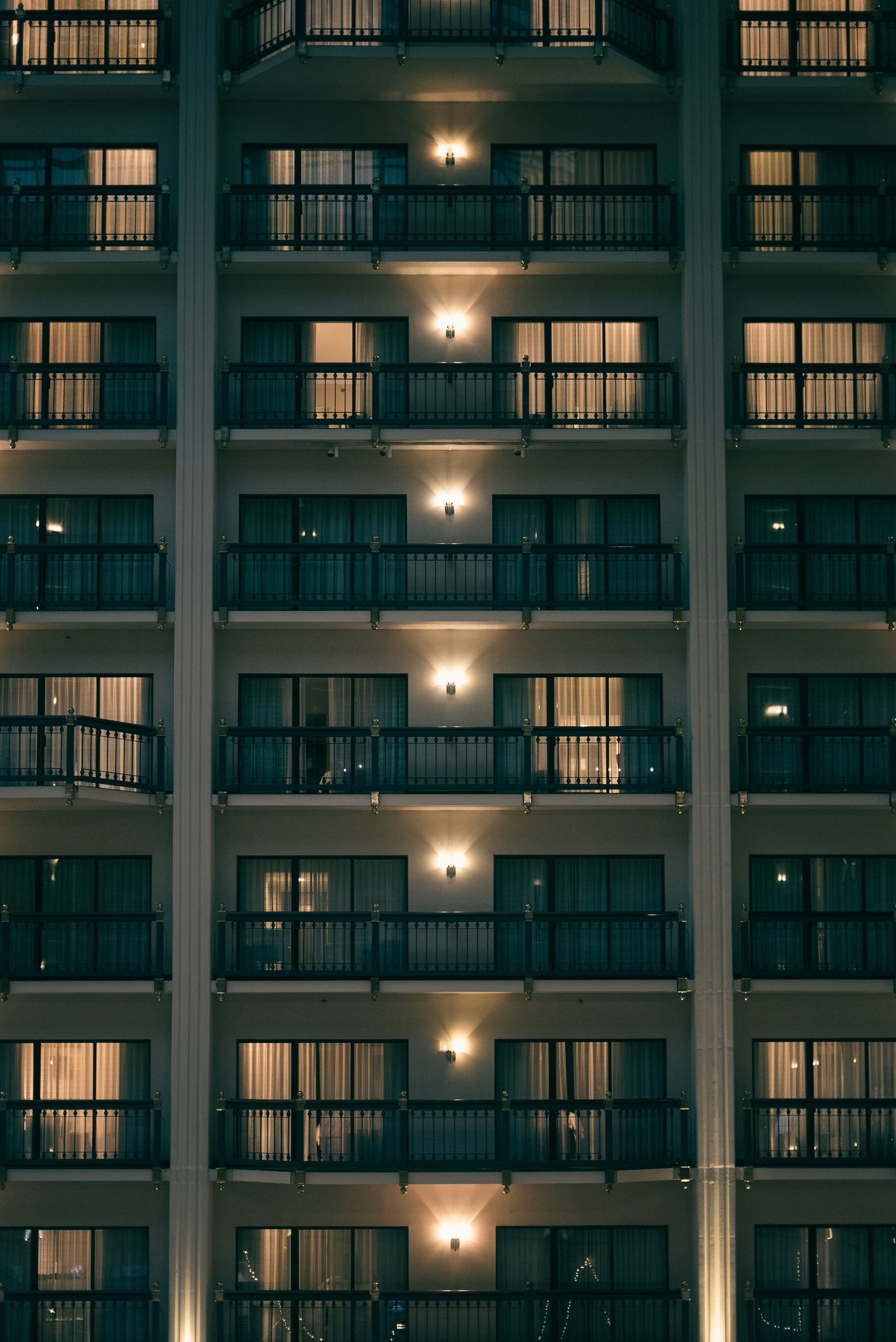 photo-1714703394073-f596aca1cd3d?ixid=M3