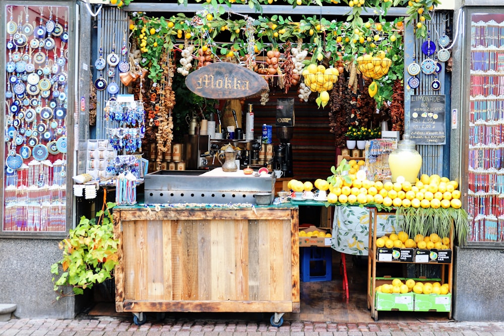 a fruit stand with lemons and lemonade on display