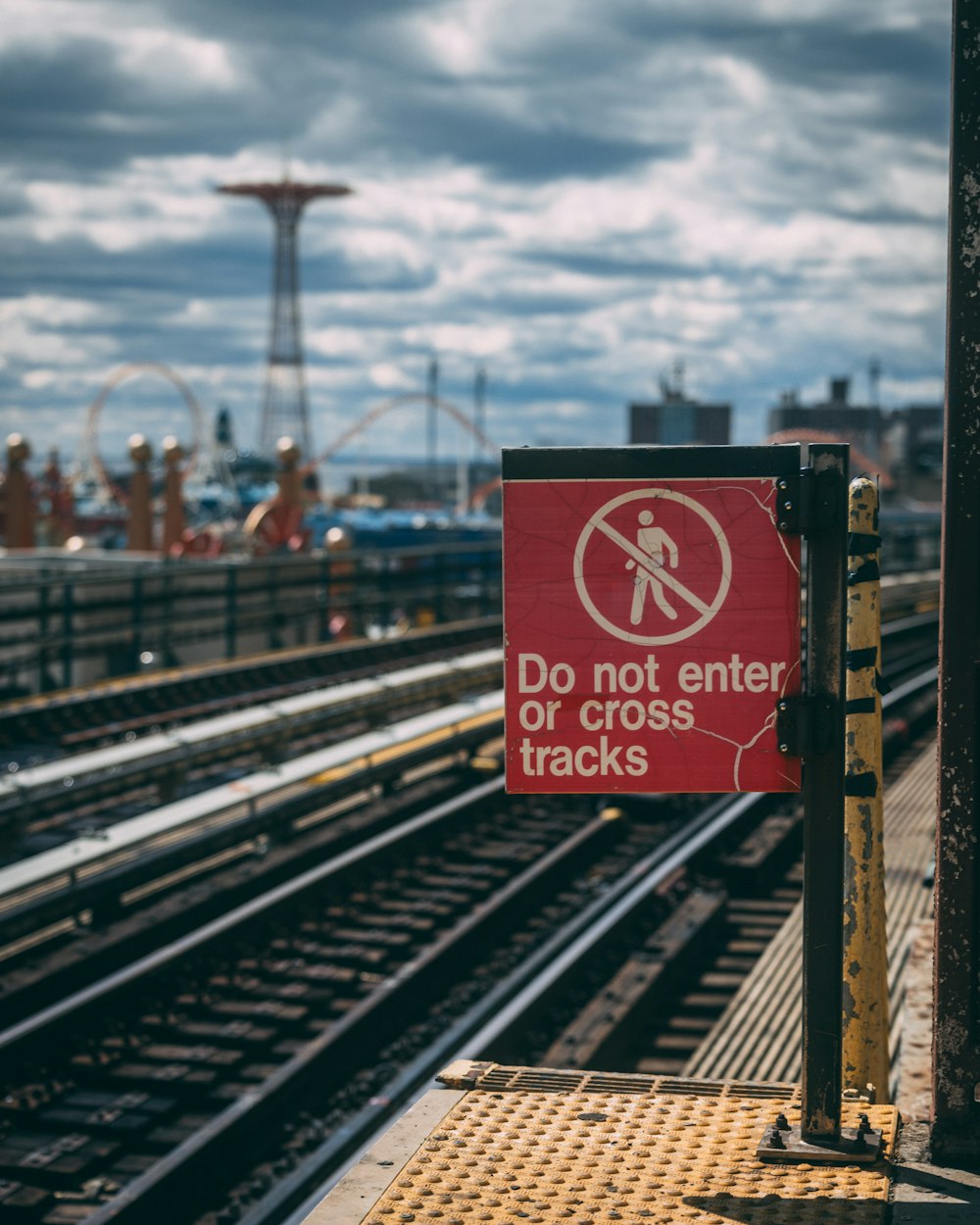 a do not enter or cross tracks sign at a train station