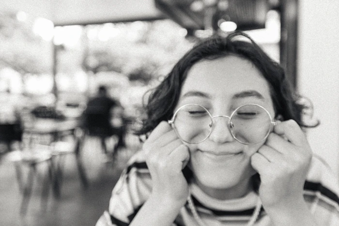 Adjusting and fitting glasses