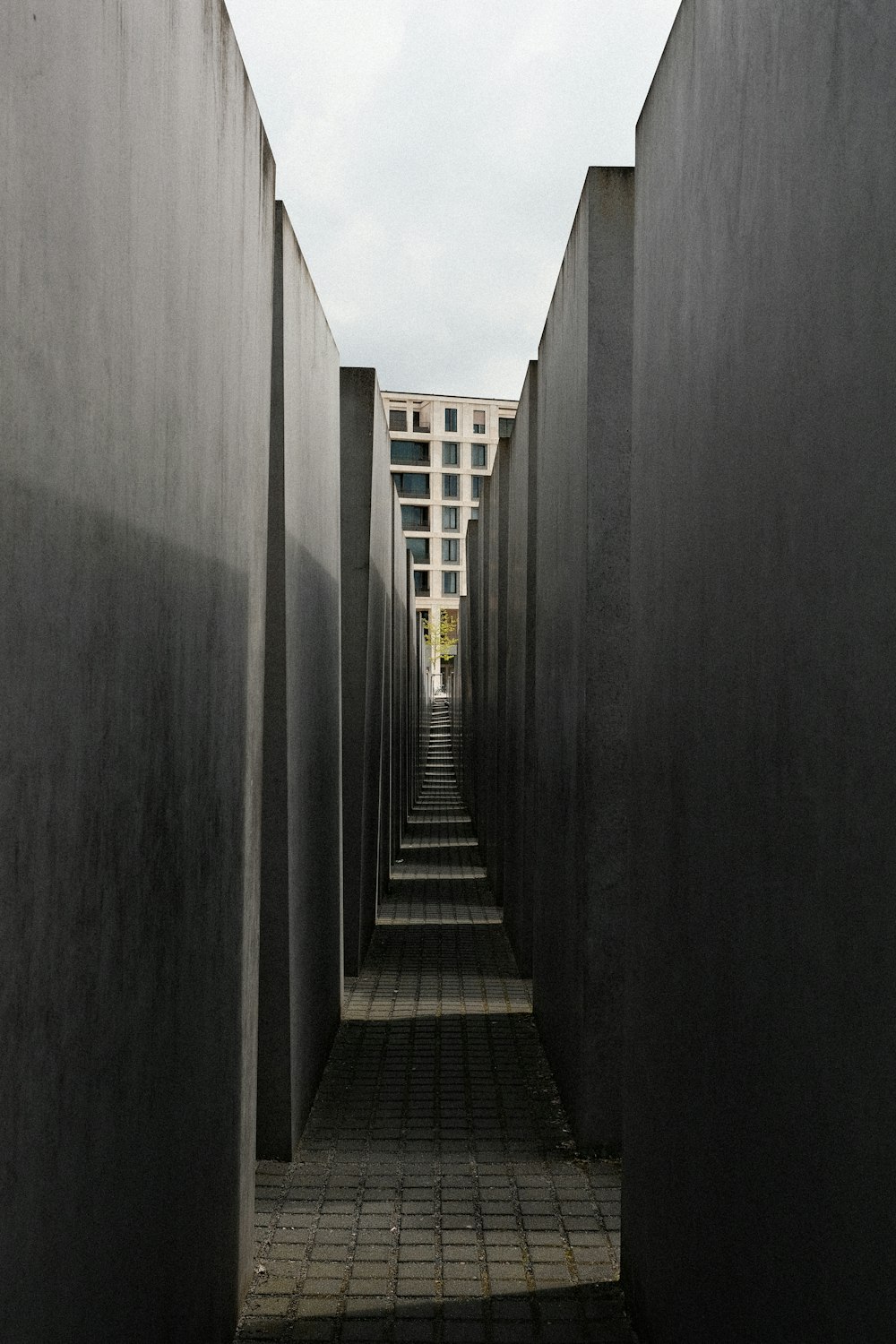 a long narrow walkway between two buildings