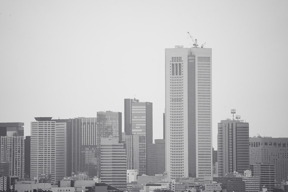 a black and white photo of a city skyline