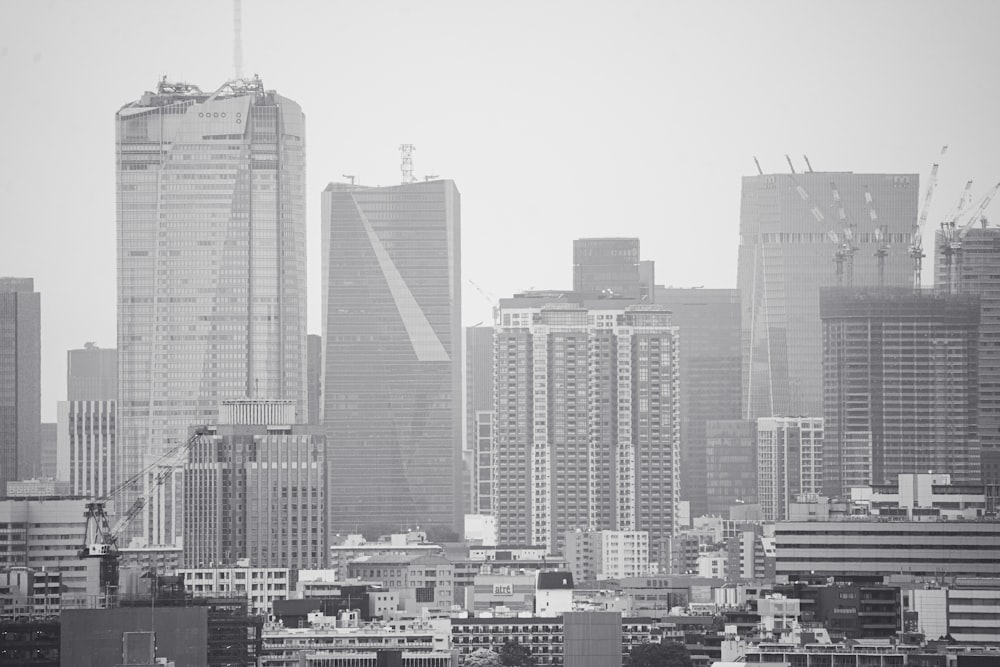 a black and white photo of a city skyline