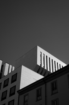 a black and white photo of a building