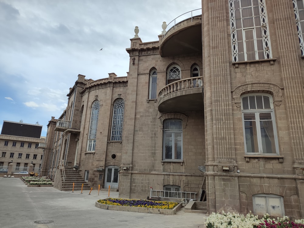 a large building with a lot of windows