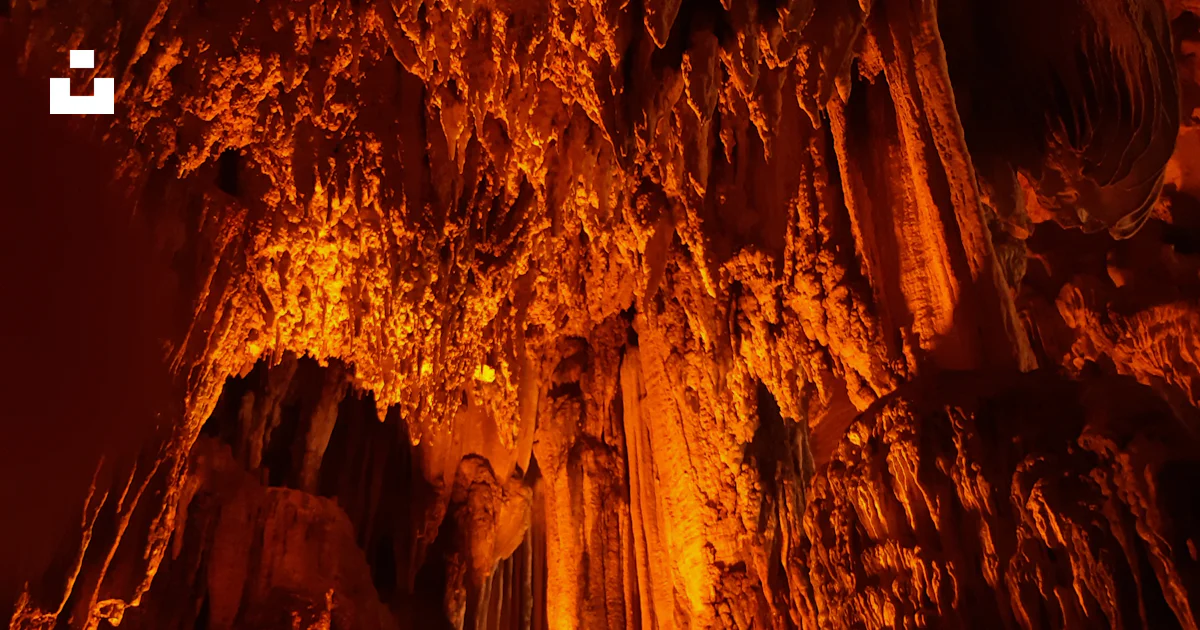 A cave filled with lots of tall rocks photo – Free Kek look tong Image ...