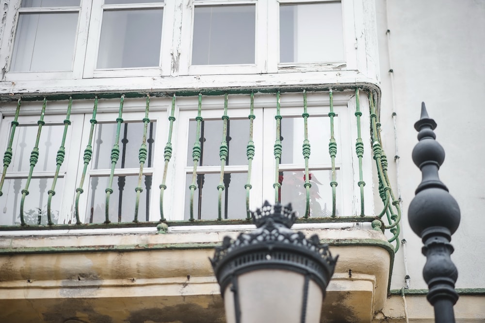 a street light sitting in front of a building