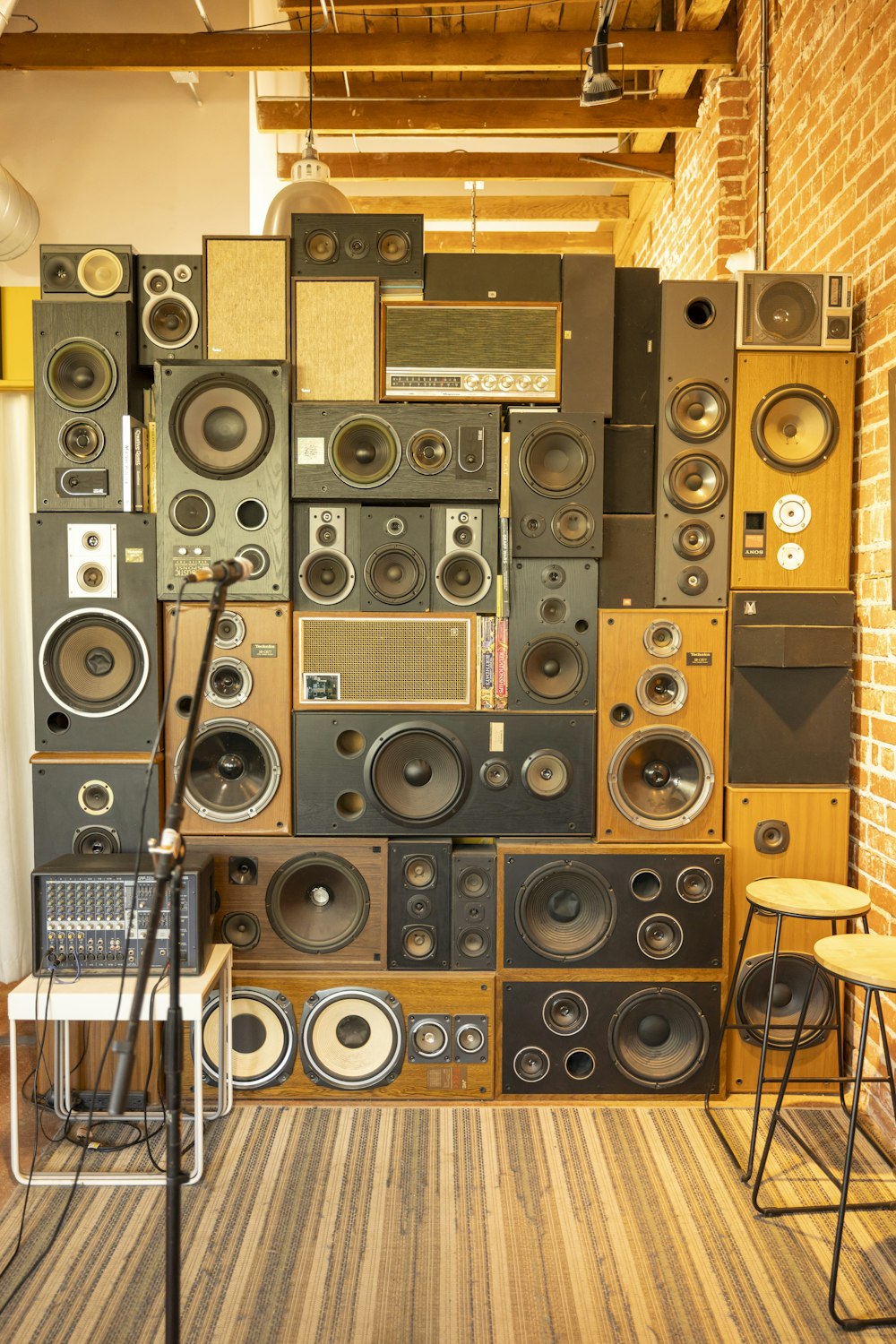 a room filled with lots of different types of speakers