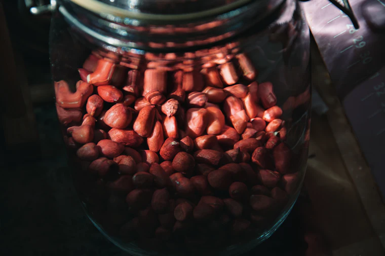 Frasco con frejoles rojos