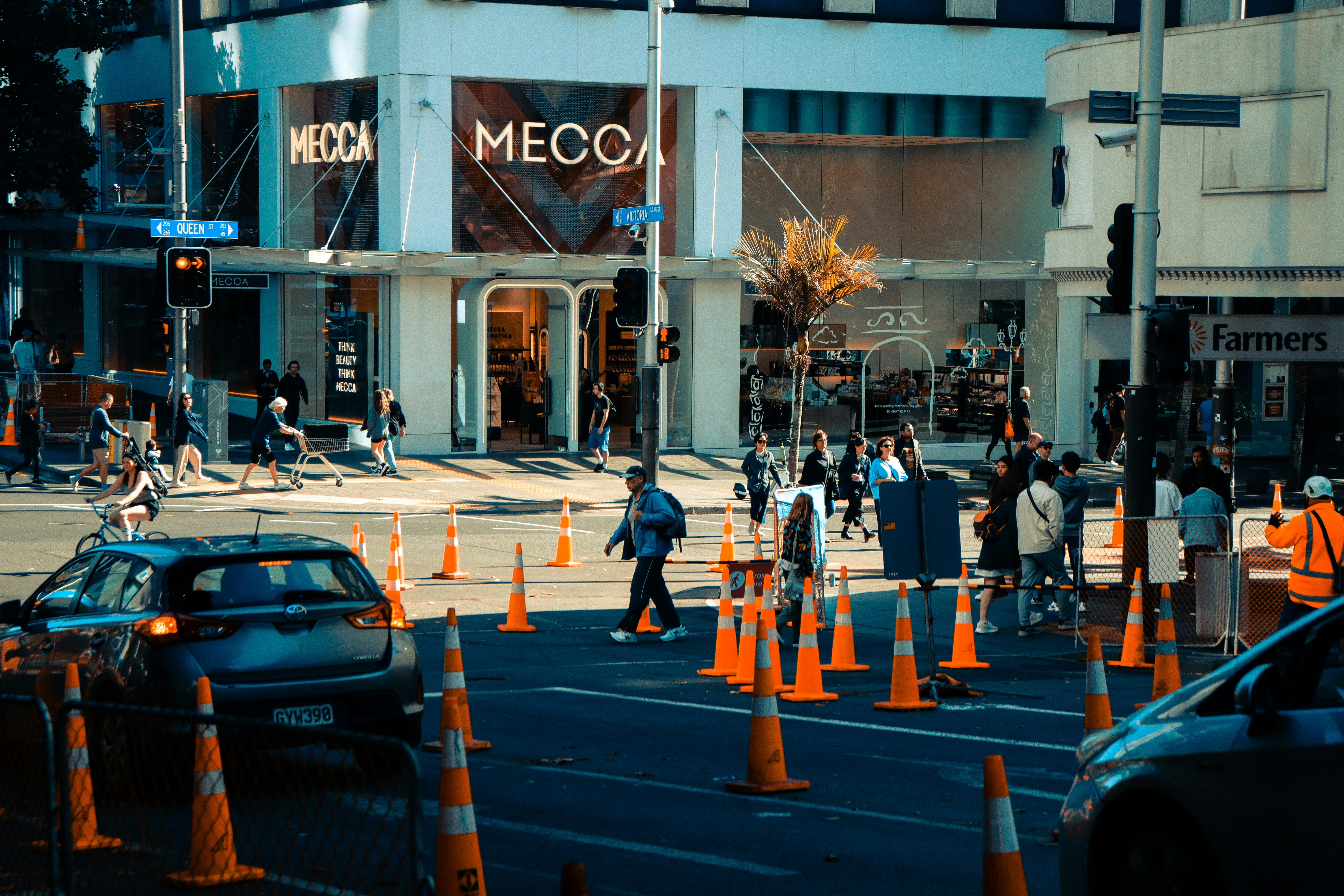 The busy life of Auckland city