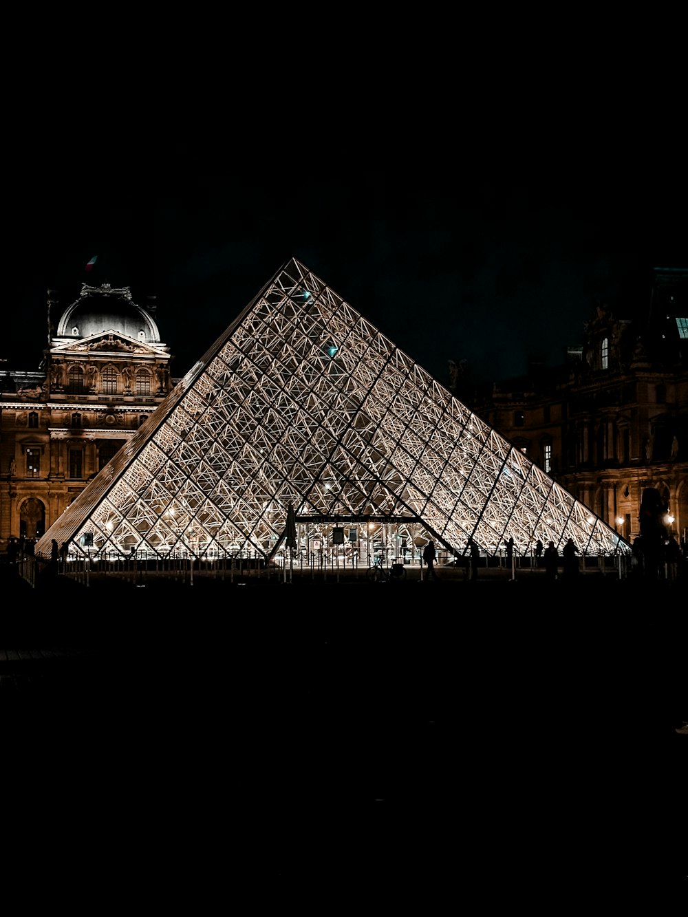 a very tall pyramid lit up at night