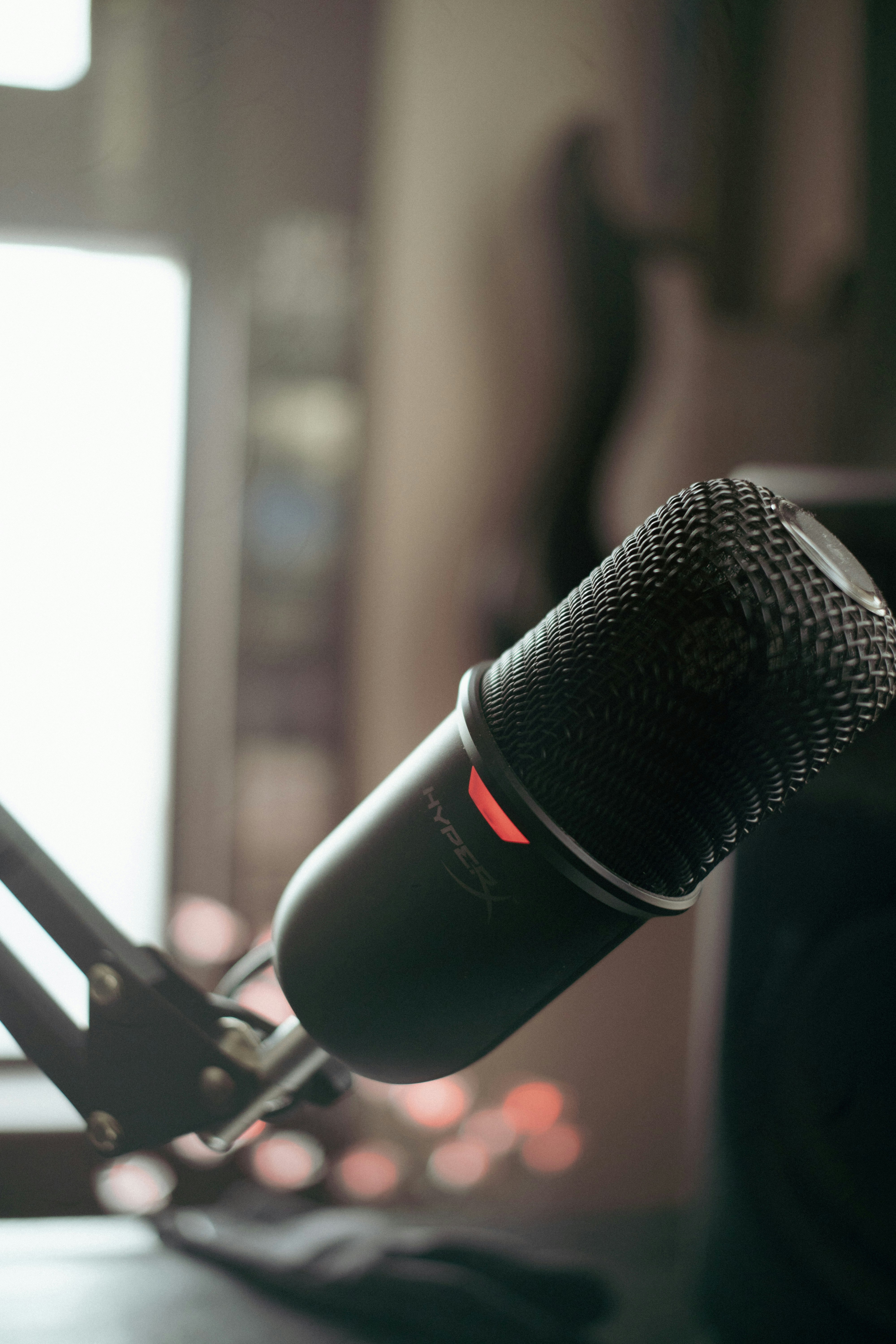 5 Red Flags That a Celebrity Podcast Isn’t Worth Your Time – a microphone that is sitting on a table