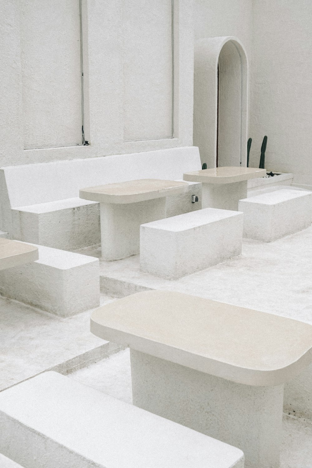 a bunch of white benches sitting in a room