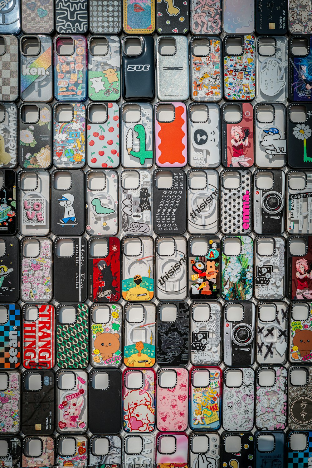 a wall made up of many cell phones