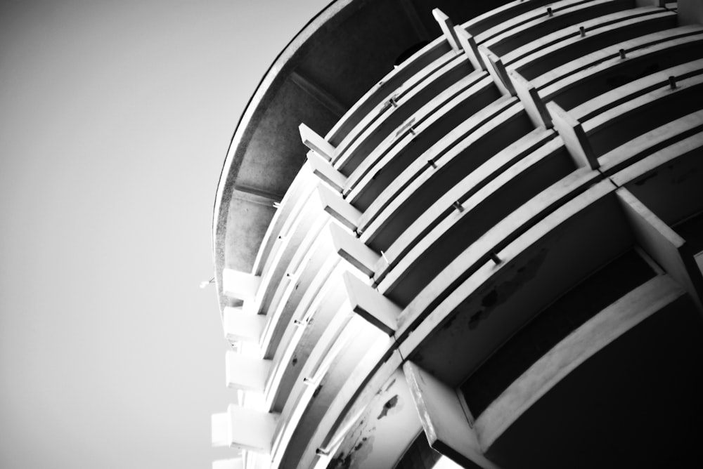 a black and white photo of a building