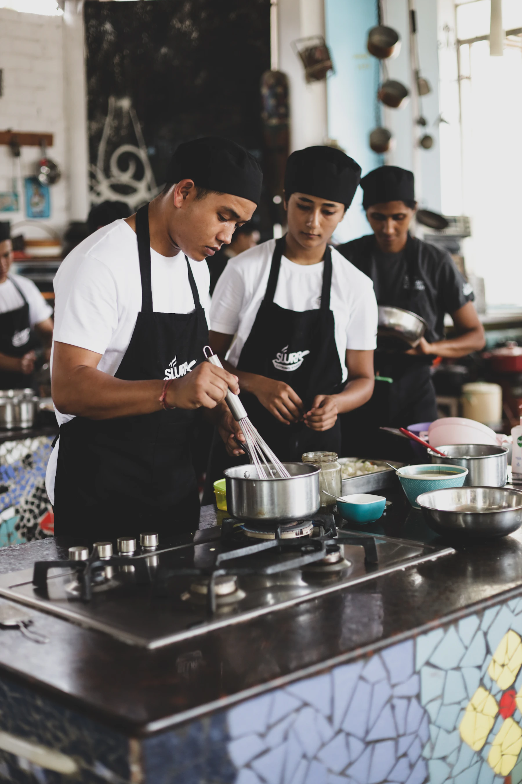 Turma do Instituto Gourmet em aula prática