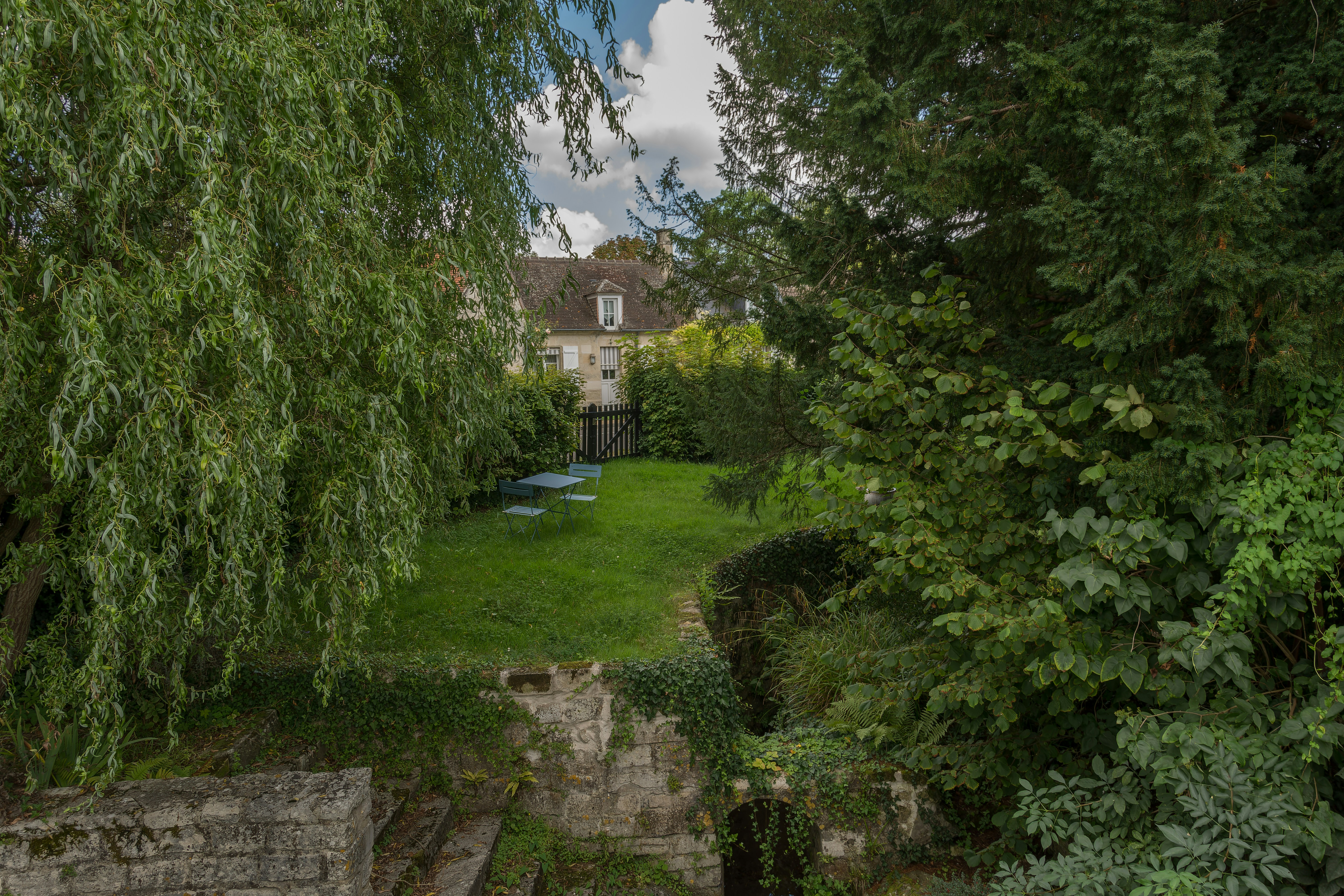 Photo by instantphotos