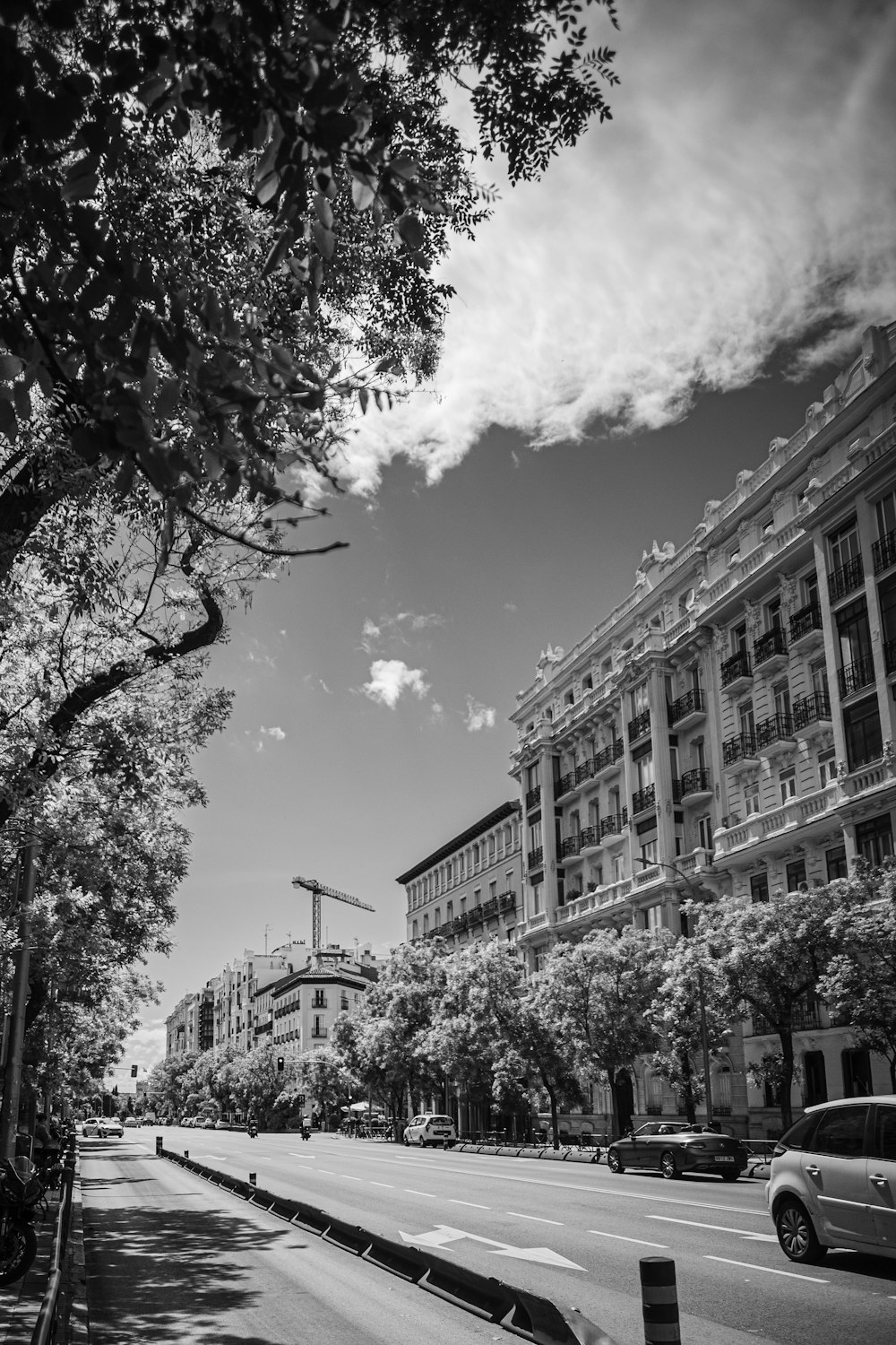 a black and white photo of a city street