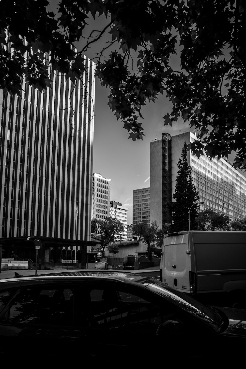 a black and white photo of a city street