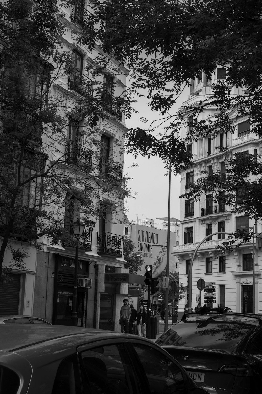 a black and white photo of a city street