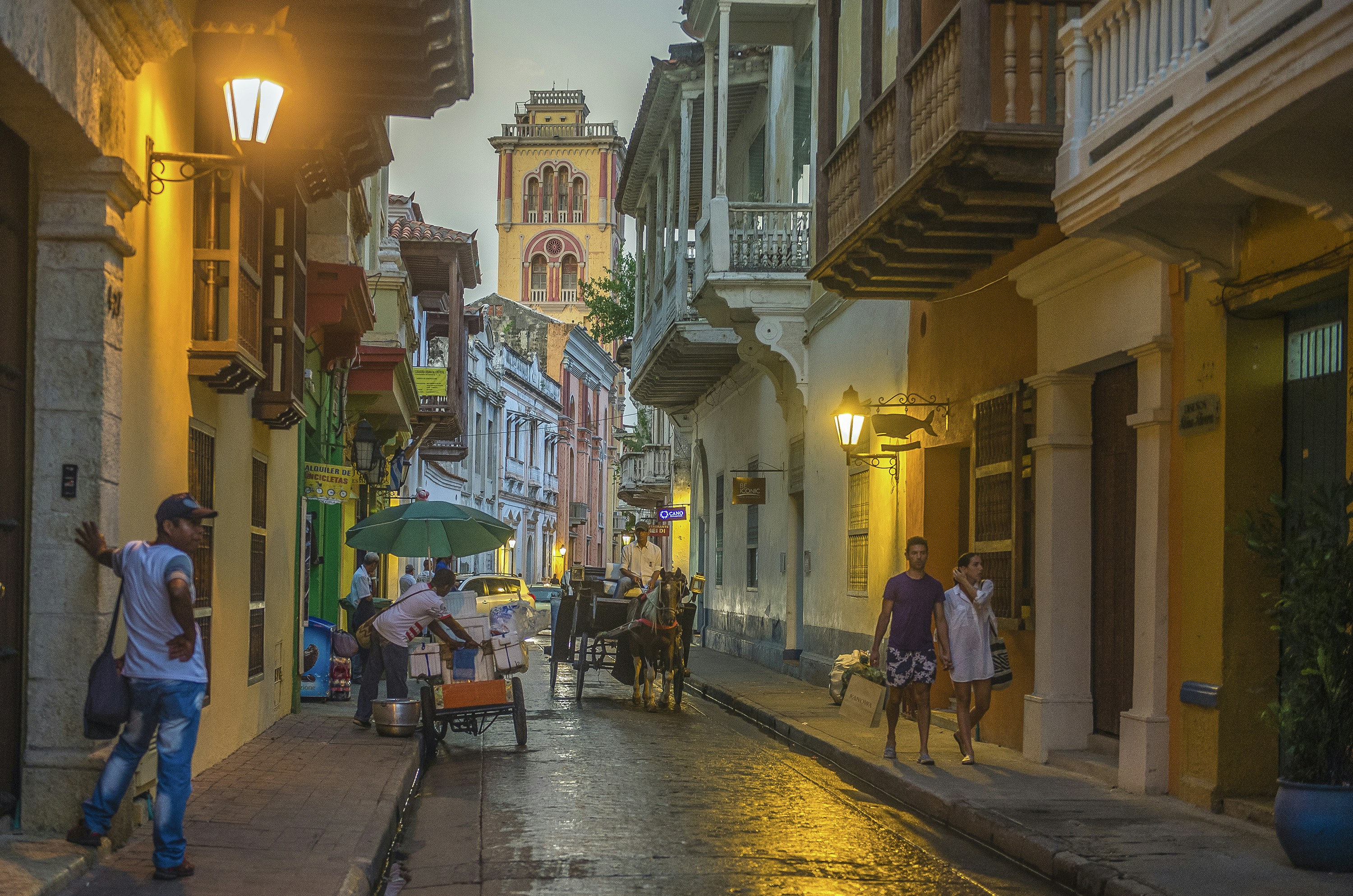 Tour de fantasmas y leyendas en Cartagena: la ciudad amurallada bajo la luna