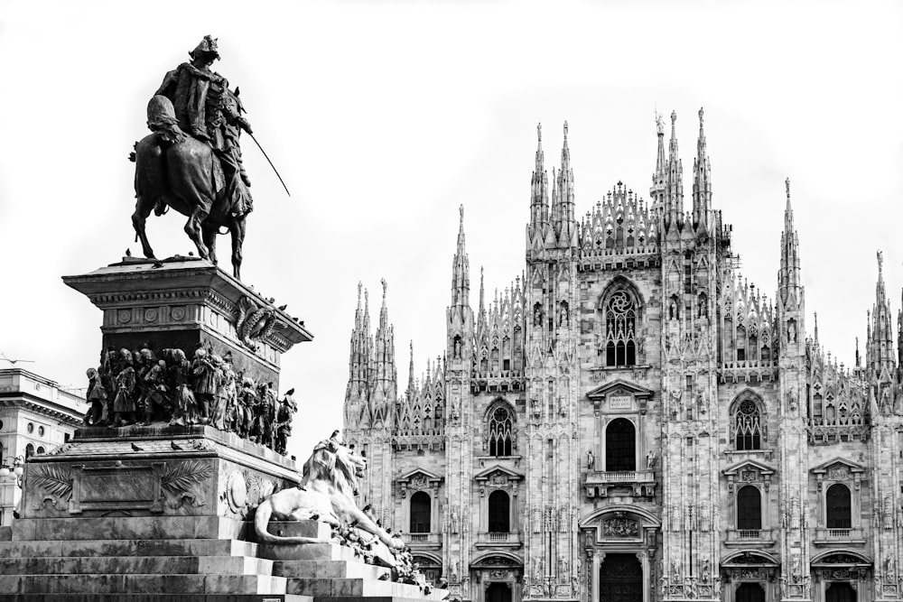 a black and white photo of a statue of a man on a horse