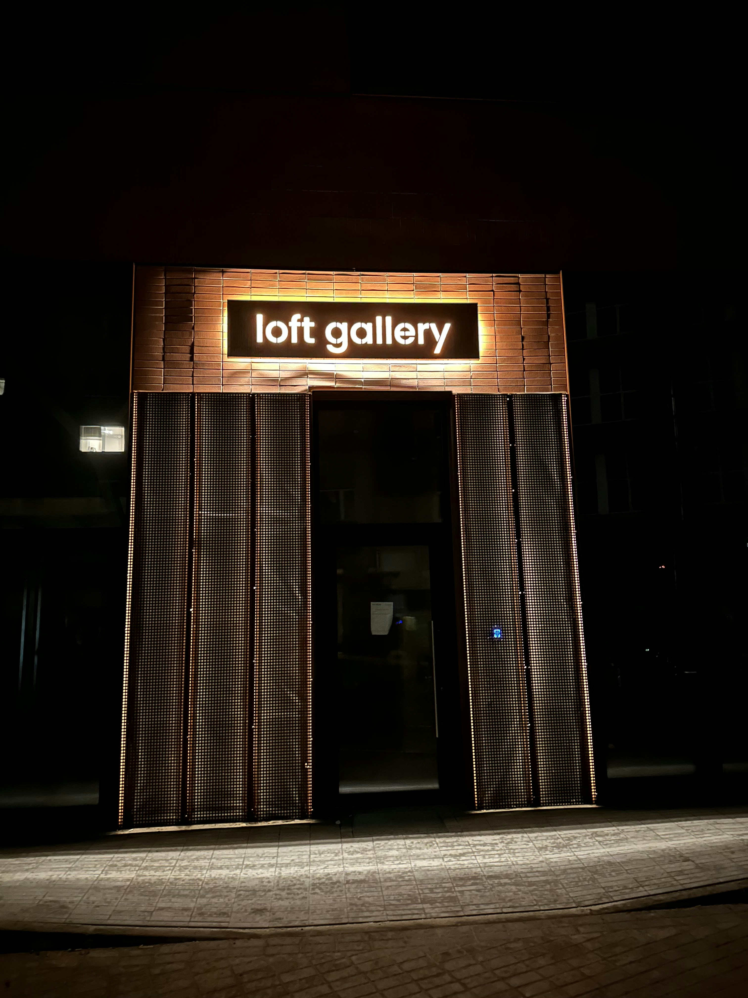 a building that has a lot of lights on it