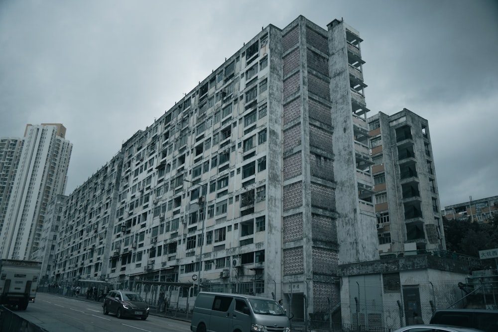 a very tall building sitting on the side of a road