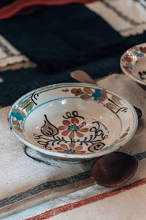 a couple of bowls sitting on top of a table