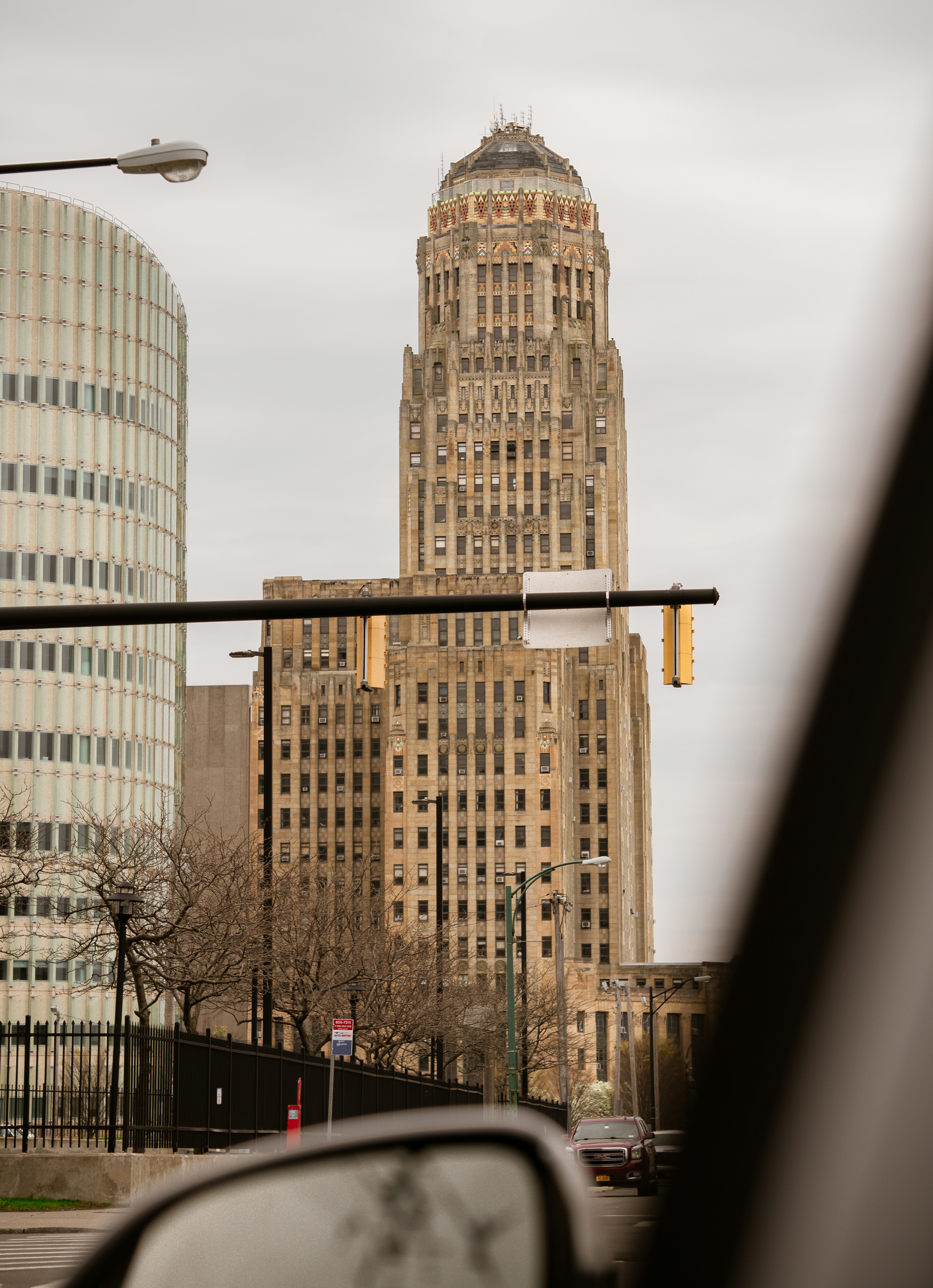 Wells Fargo Maintains Overweight on The Hartford Insurance Gr, Lowers Price Target to $140