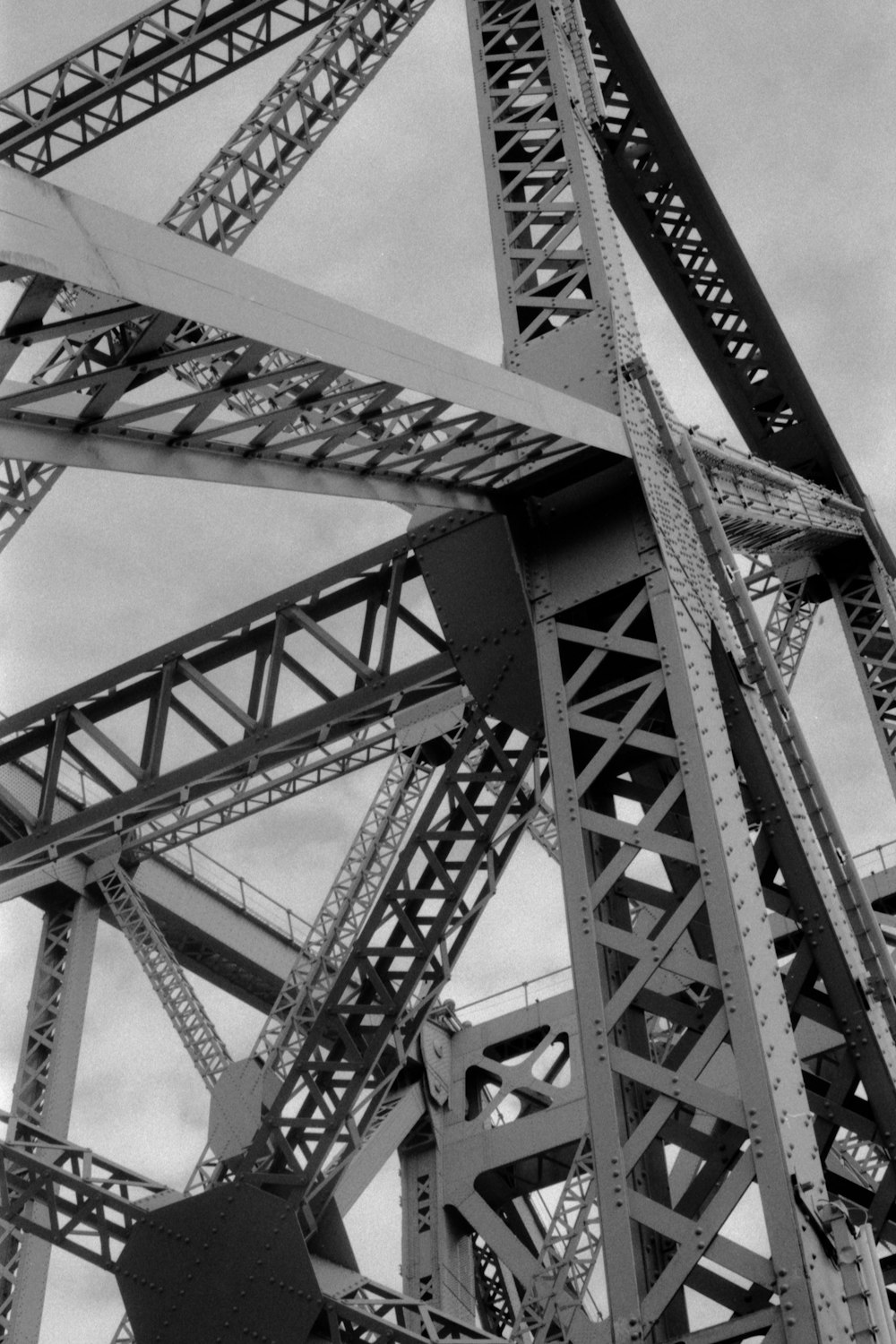 a black and white photo of a metal structure