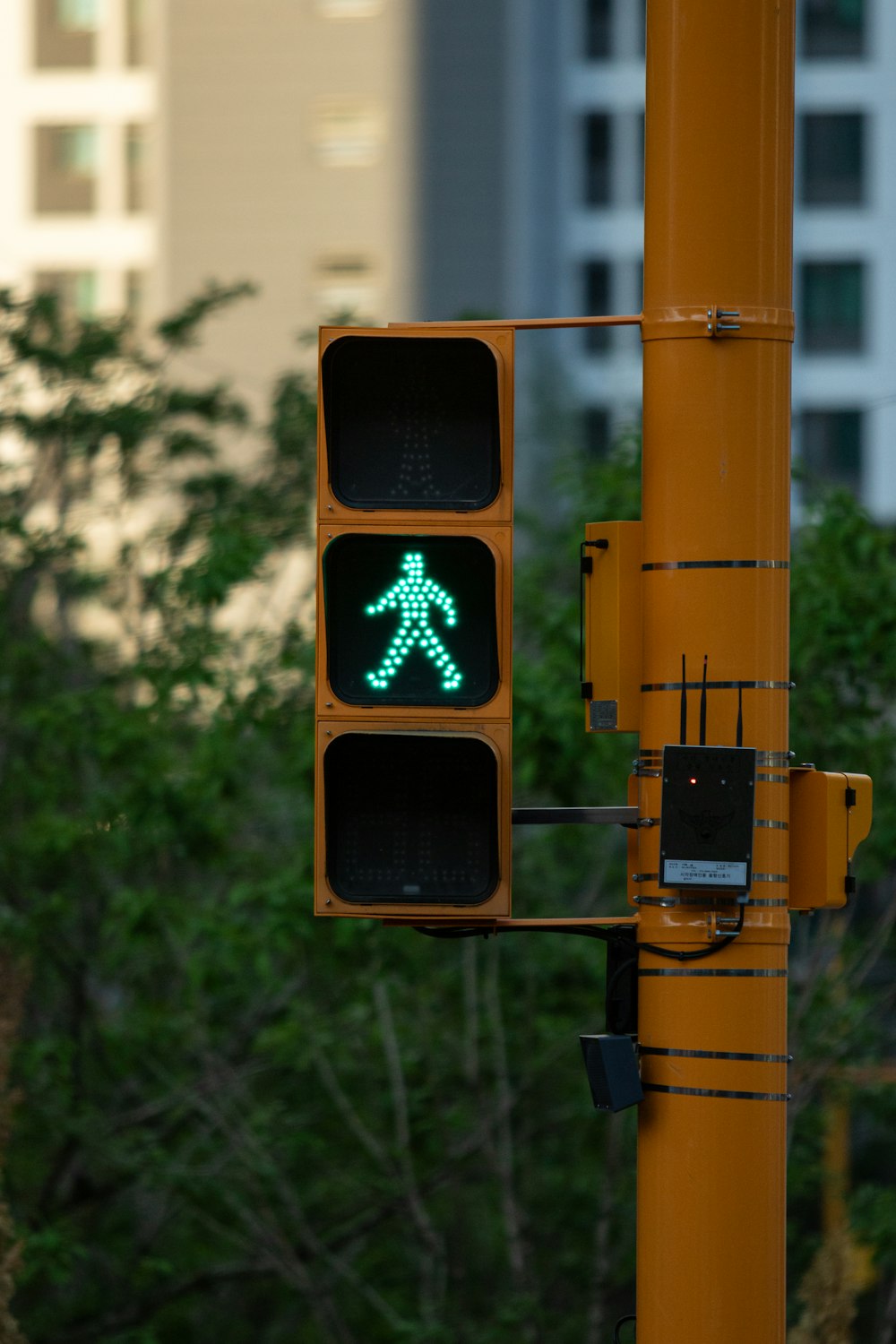 a traffic light with a green pedestrian sign on it