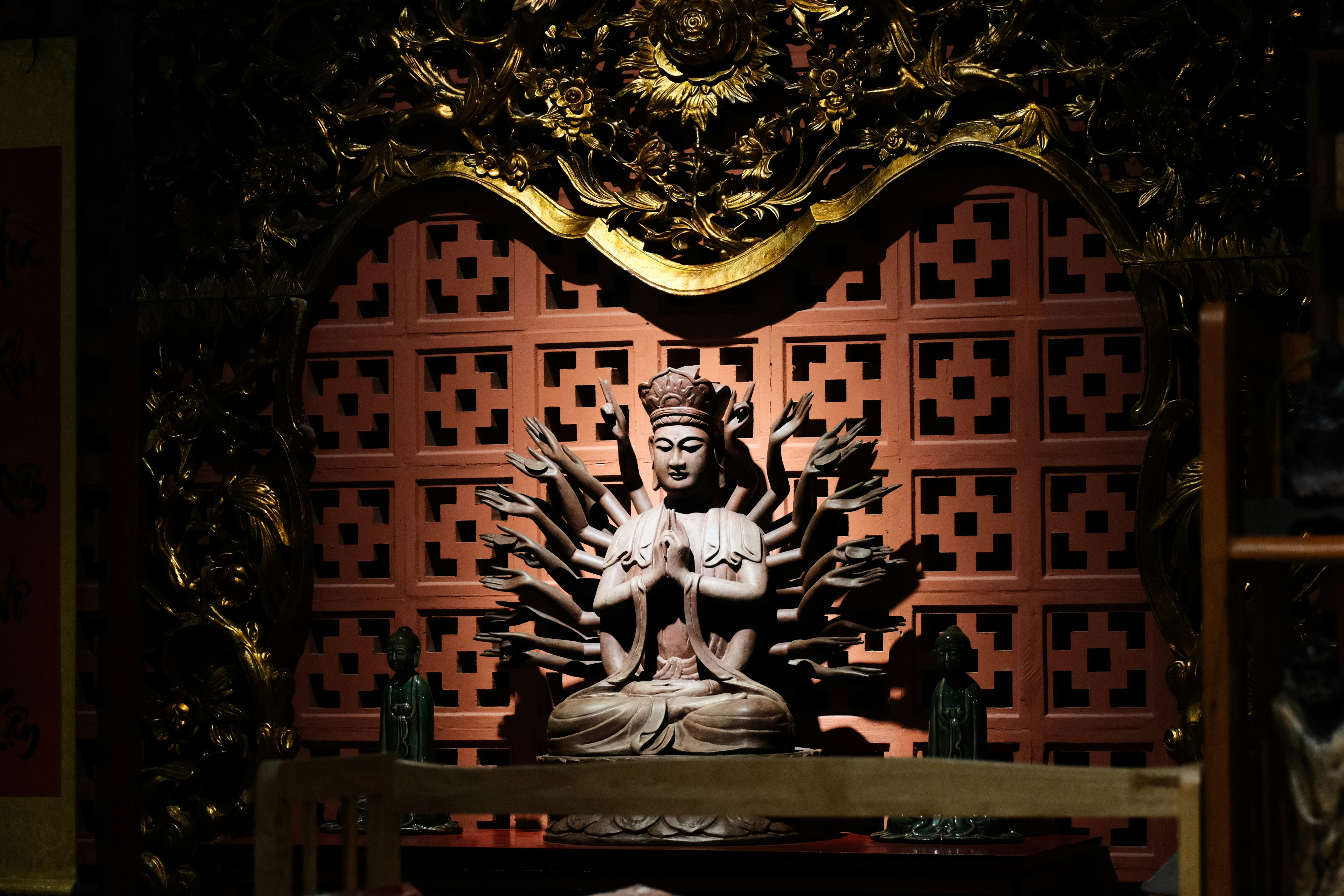 Bàn thờ hiện đại 