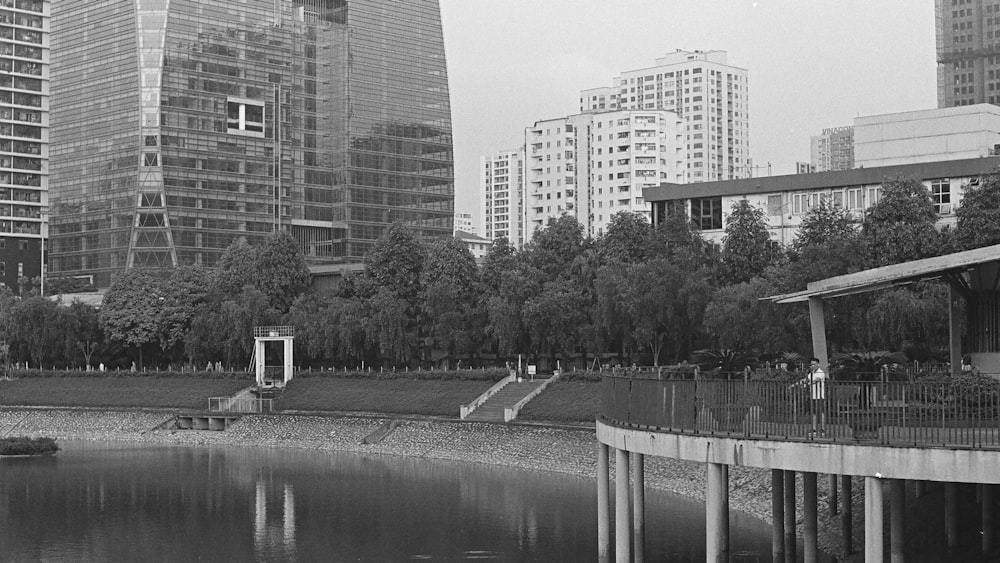 a black and white photo of a lake in a city