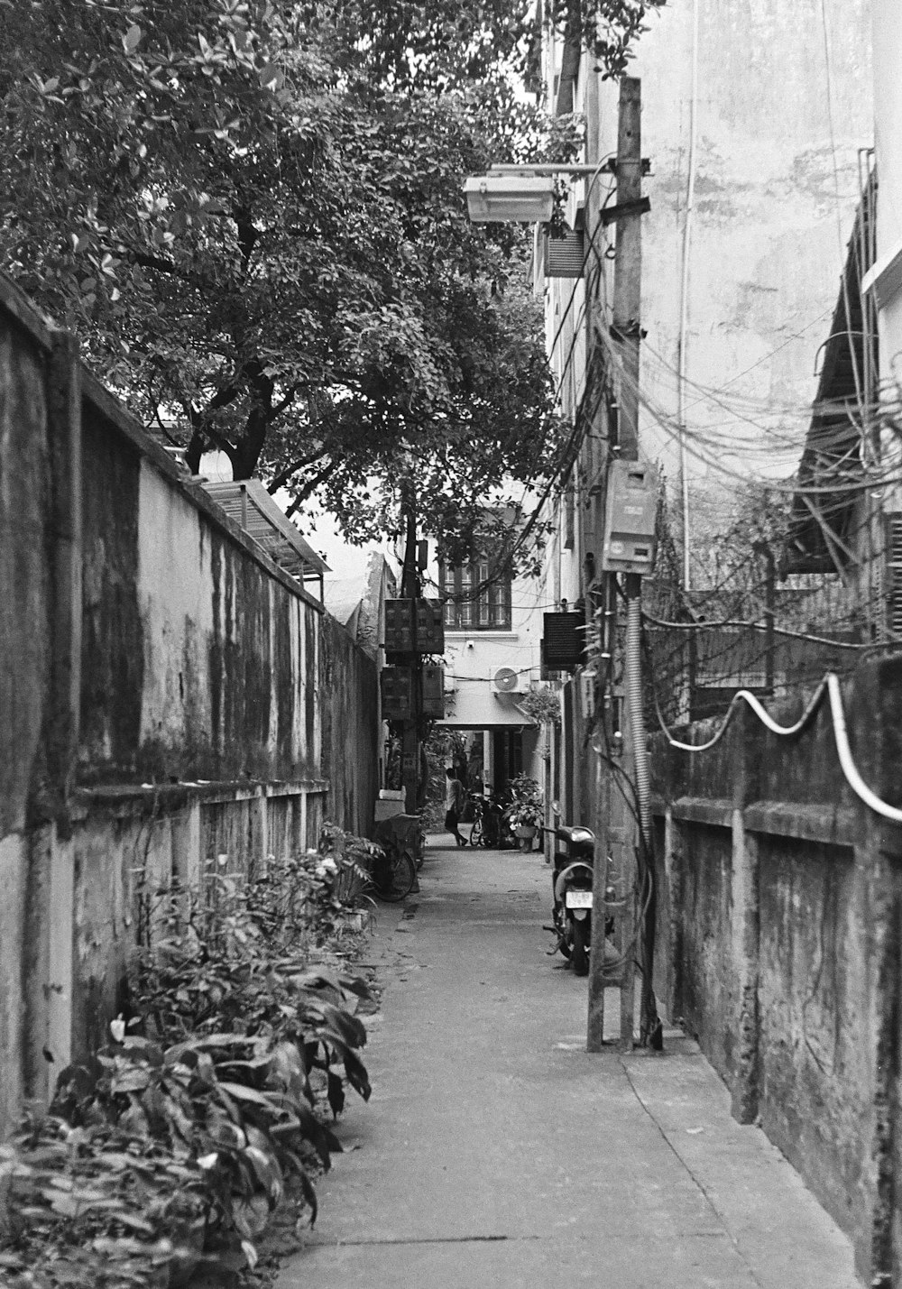 a black and white photo of a narrow street