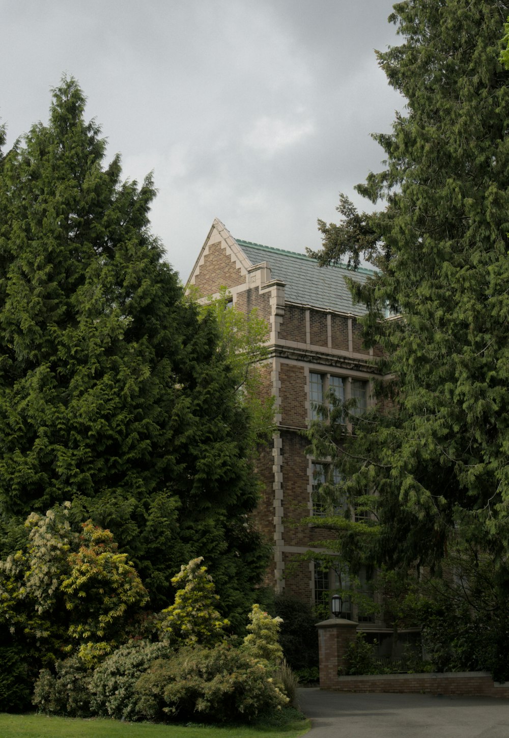 a large building surrounded by trees and bushes