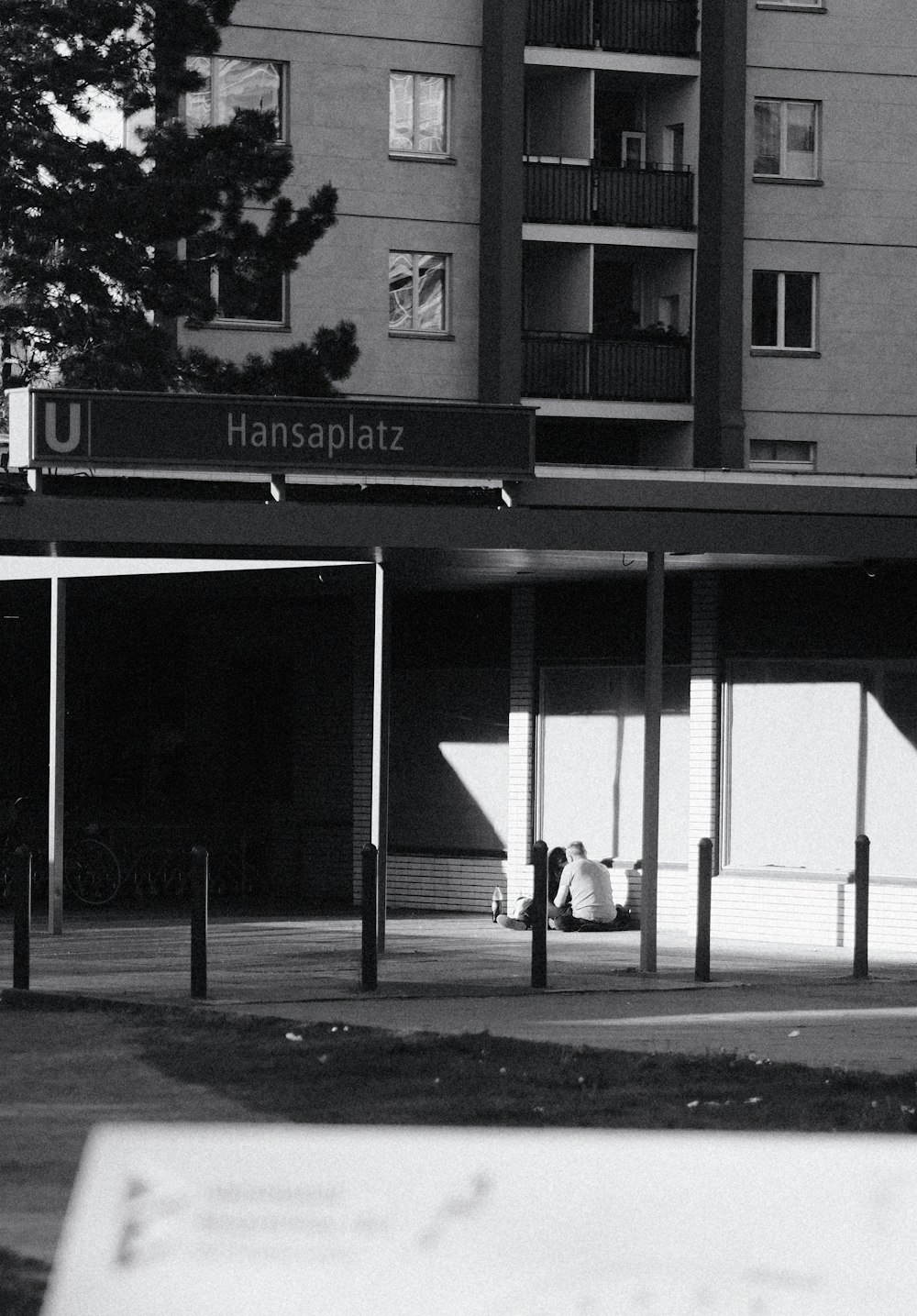 a black and white photo of a building